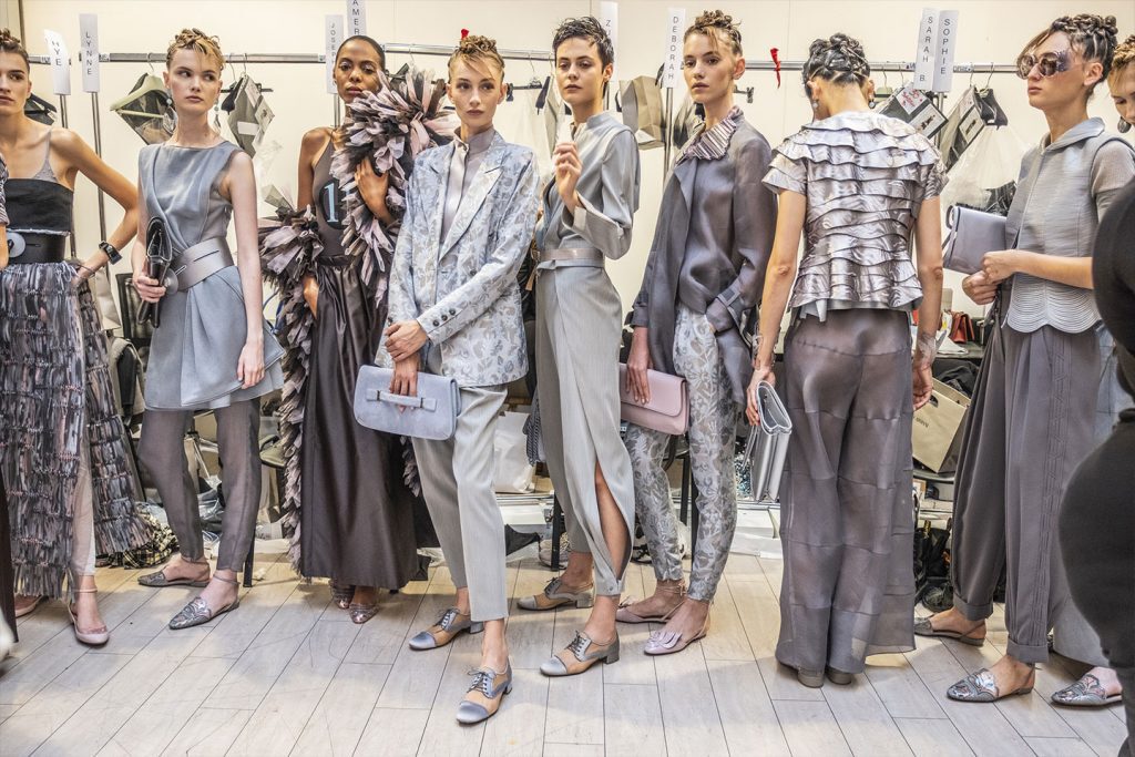 Armani returns to live fashion shows