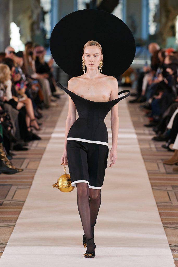 HIGHLIGHTS FROM PARIS FASHION WEEK SPRING-SUMMER 2022.